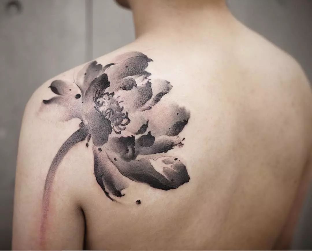 人体上的性感她将国画纹进肌肤专属中国风纹身不仅让数万人为此疯狂还