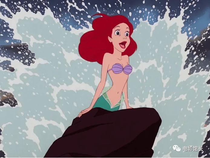 那本书的封面,甚至能够看到《小美人鱼》主角艾莉儿(ariel) 的身影.