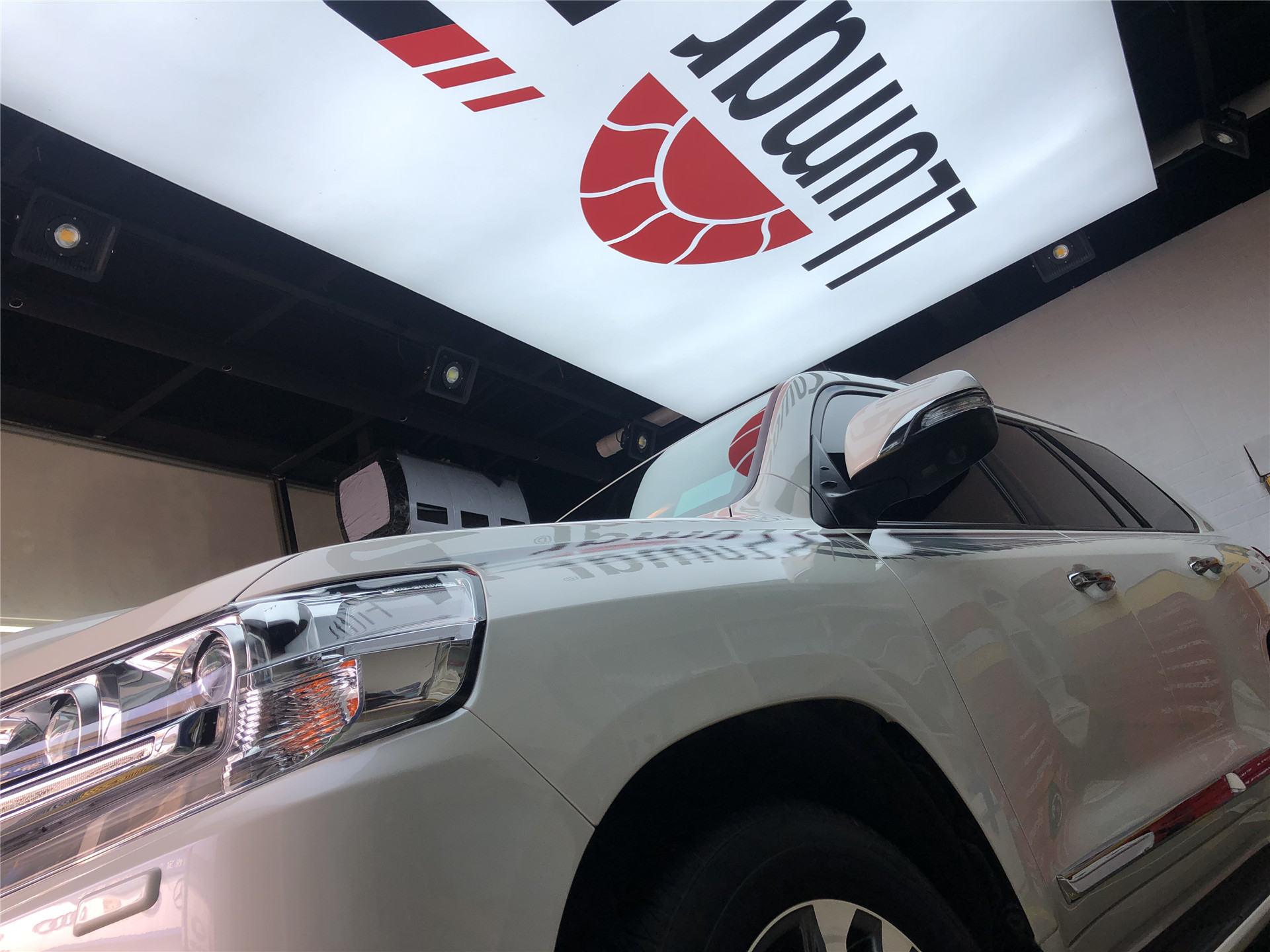 辨别龙膜车衣真假的简易方法