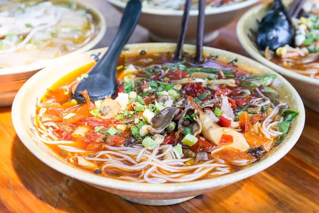 他们家的泡椒鸡杂米线内容丰富,但是没有鸡肝,无