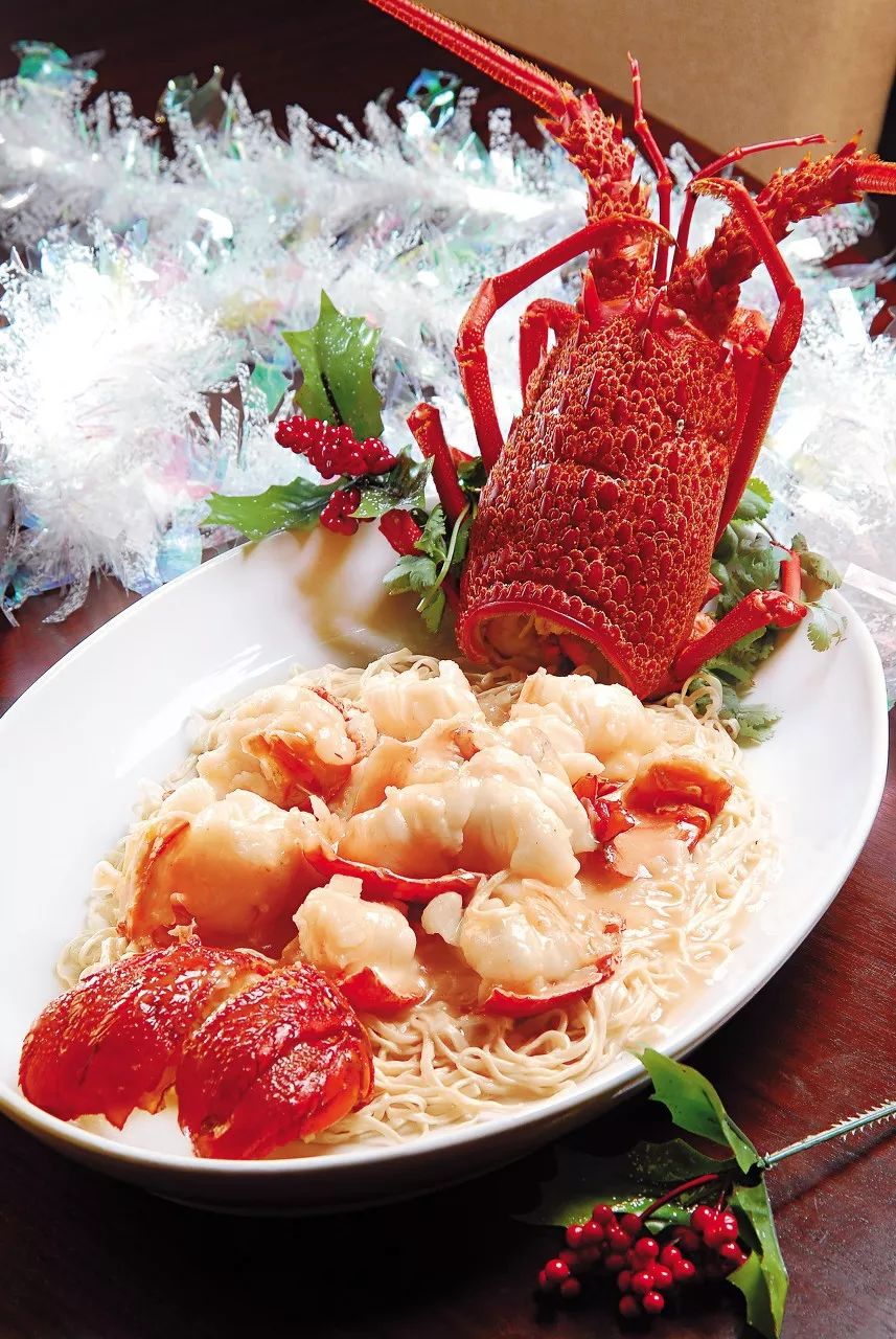 上汤焗龙虾焗法中,动物性原料的形状一般来说以整形为多,整形原料