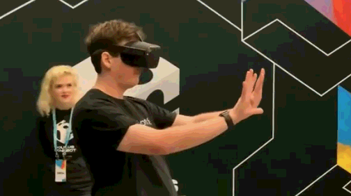 生活即将被VR包围_手柄