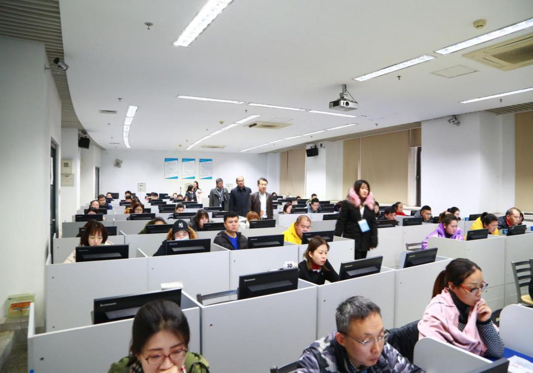 镇江人事考试：一场公平竞技的盛宴