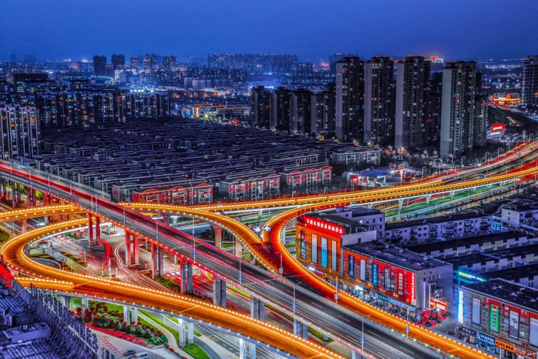 5条火车黄金始发线路 通往全国上百个主要城市 江阴长江大桥 泰州长江