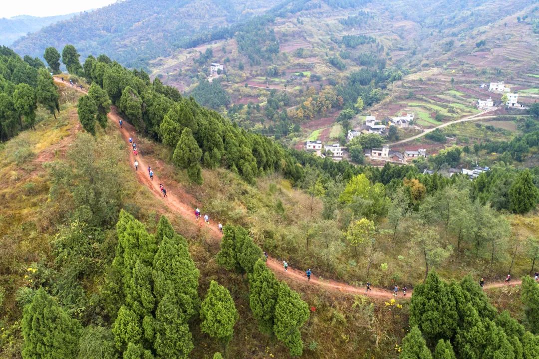 燃成都龙泉山超百公里越野挑战赛今日燃情开跑