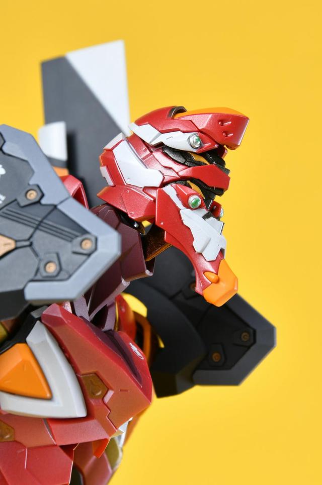 觉醒模式,头部外甲可开启露出头部本体.