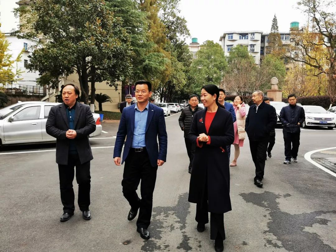 11月26日下午,株洲市政府研究室主任张江华等领导一行莅临我校开展