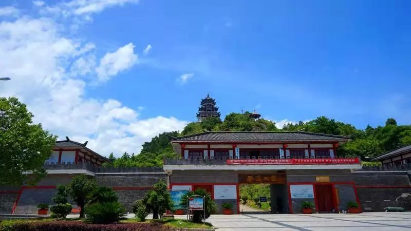 宝方寺宝方禅寺,位于江西省南城县严和乡上蓝村,距县城约六十公里,与