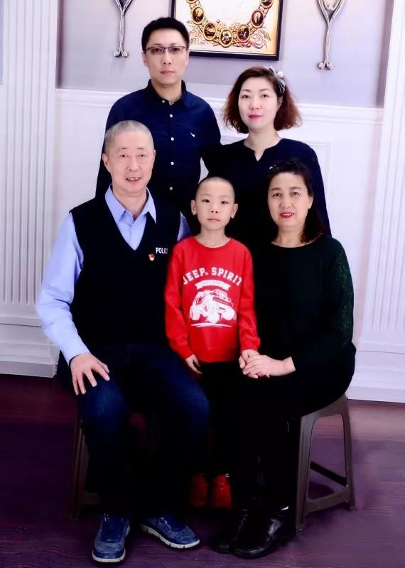 我和我的祖国征文┃孟令杰和谐家庭里的幸福生活