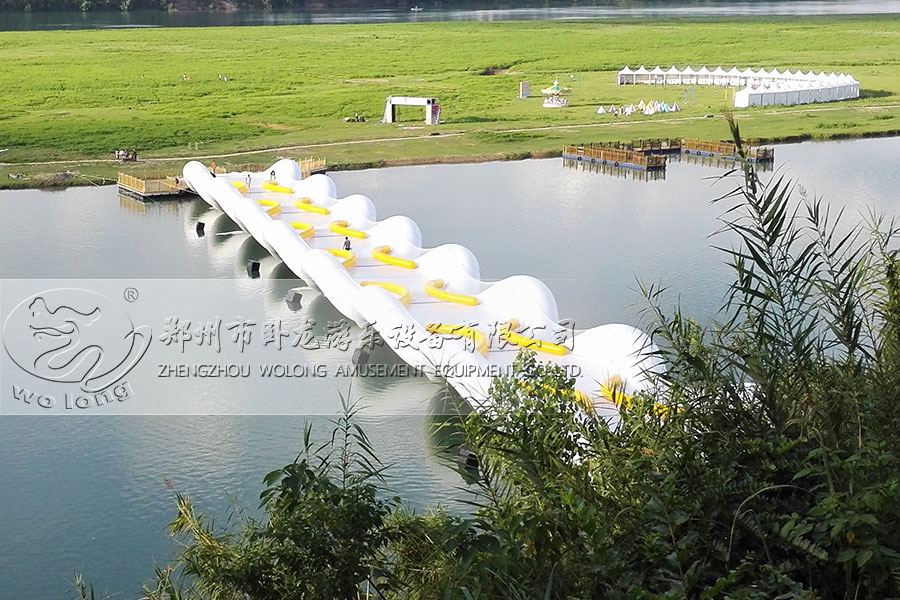 充气蹦床桥可以亲子同玩! 出现的刚刚好