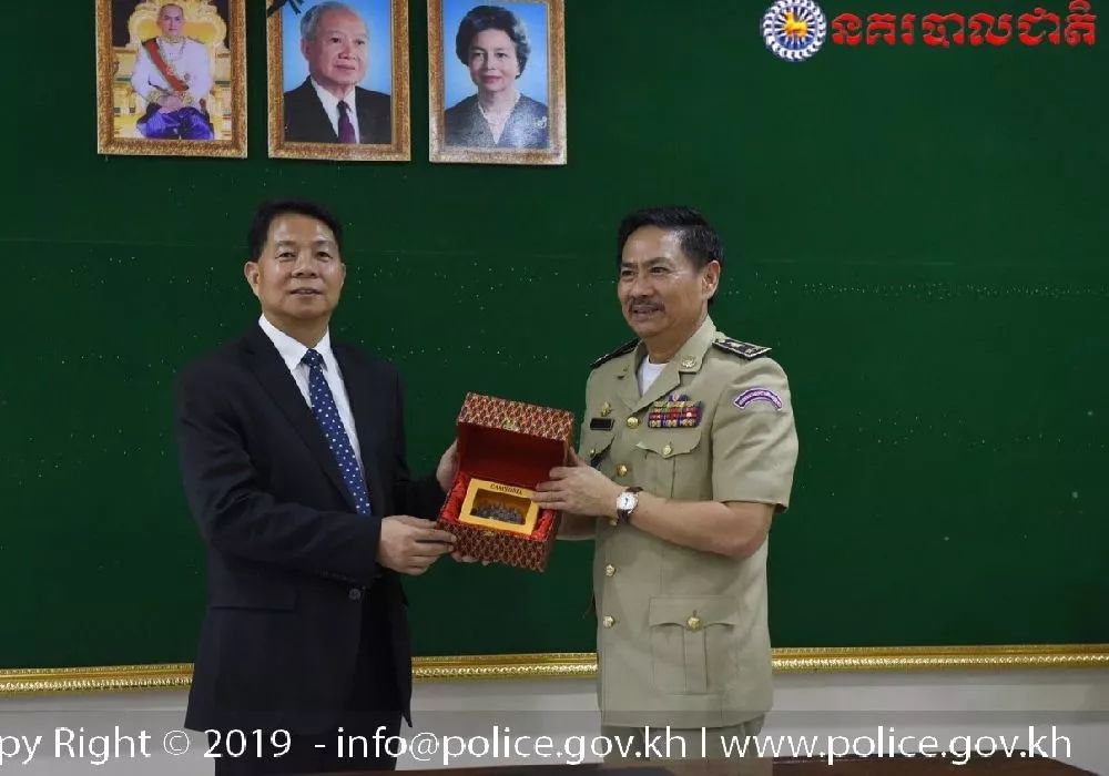 西港警方会见云南警方代表团,表示共同加强打击跨国犯罪!_胡水旺