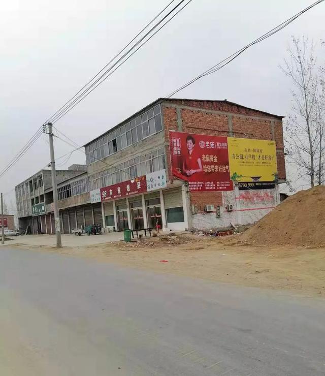 商水县袁老乡关庙村村民夏先生说,从违法建筑开始施工时,群众就向商水