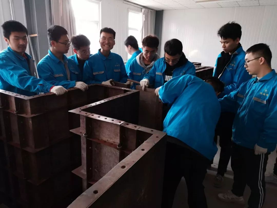 混凝土工通过这一周的实训,使我们对模板种类,模板的配置,合理选择