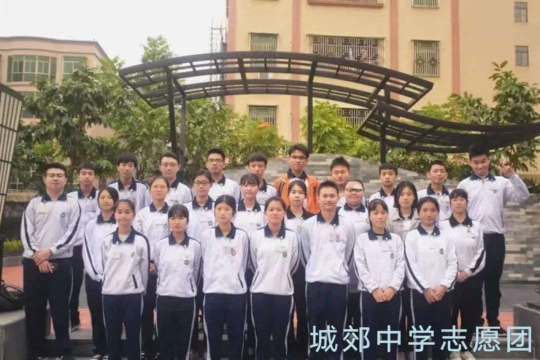 潮阳不少中学校服闪亮登场真的太好看啦