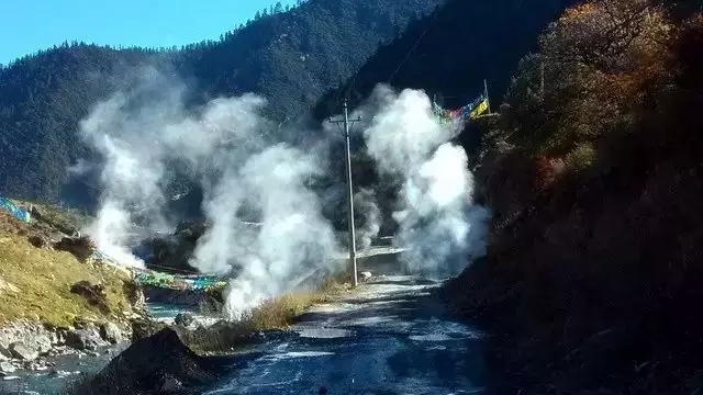 巴塘奇观:措普沟热炕"药泉"_温泉