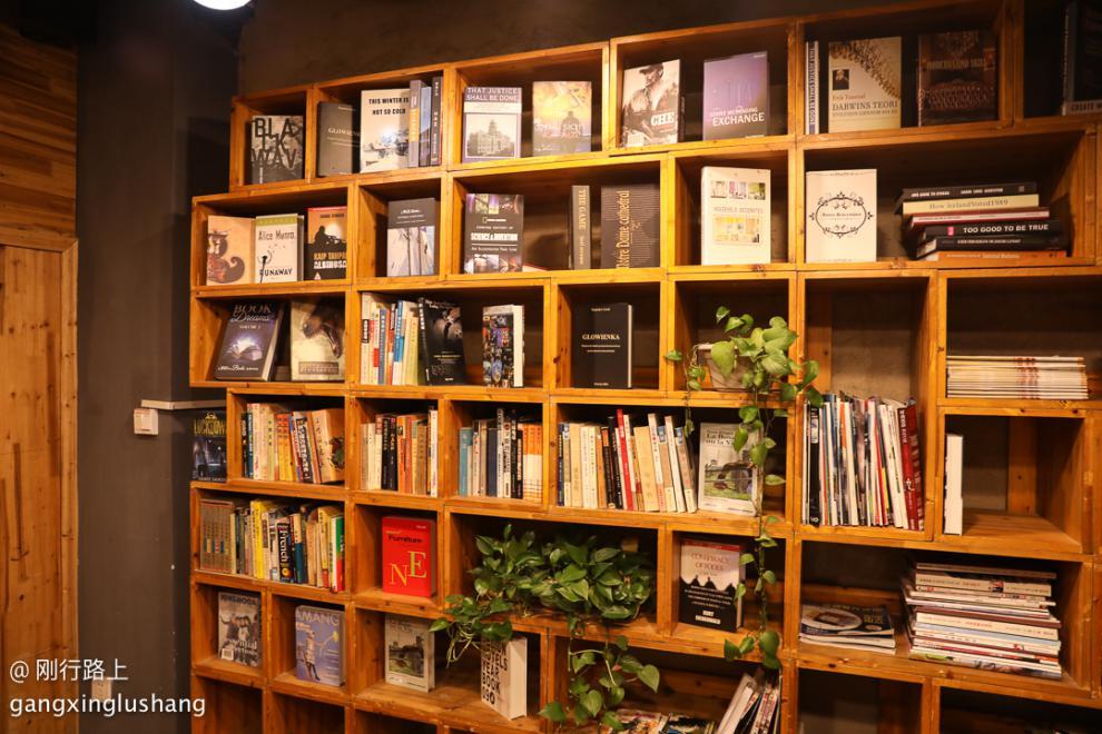 一座绿色的南宁,一个温暖的咖啡厅,充满书香难忘_书屋