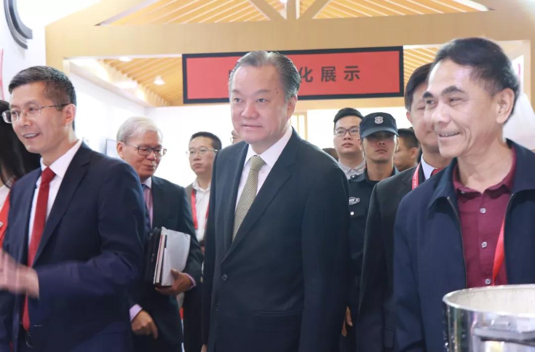 清远鸡肉包清远市人社局彭德才副局长接受电视媒体采访本次活动规模大