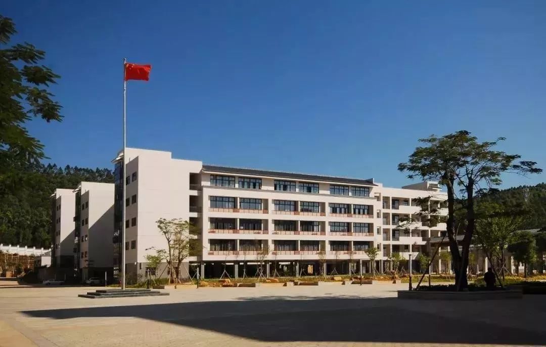 今天祝博师高级中学60岁生日快乐校庆宣传片震撼登场