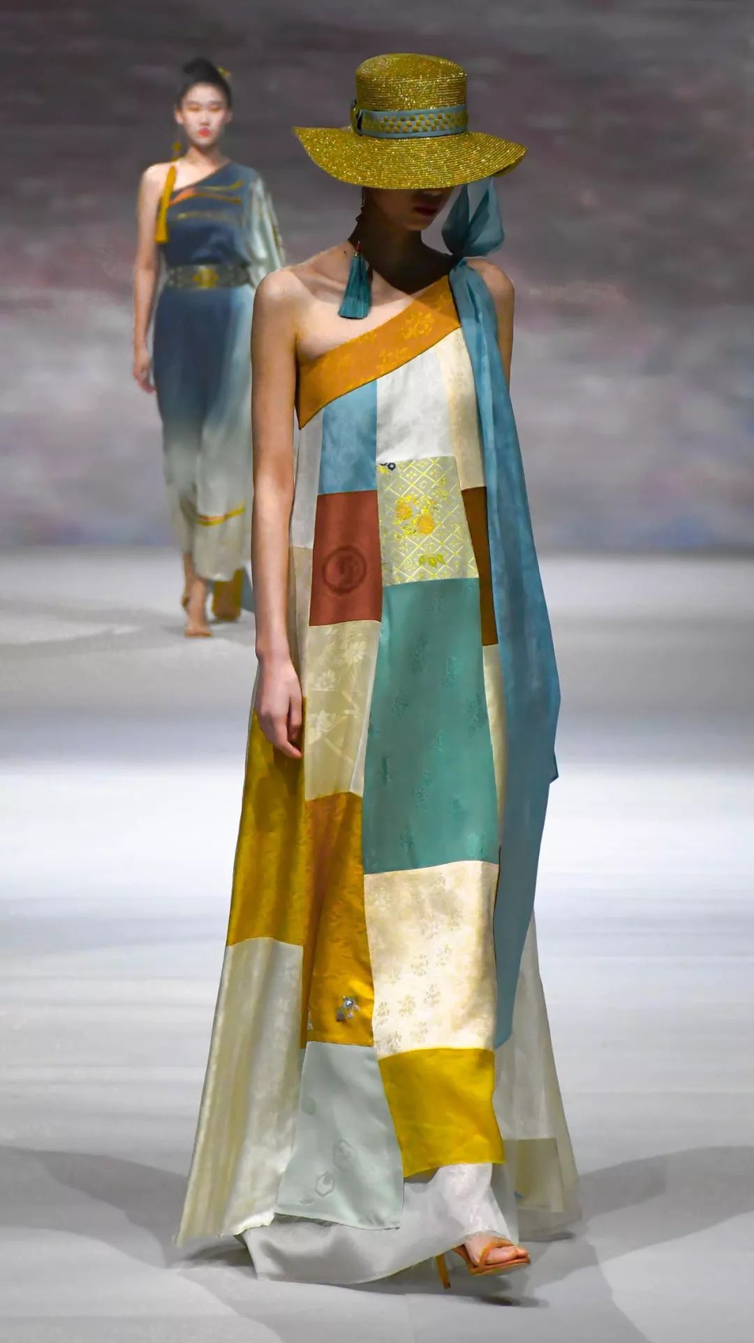 秀场| 罗衣从风——《敦煌服饰创新设计人才培养项目》成果展示