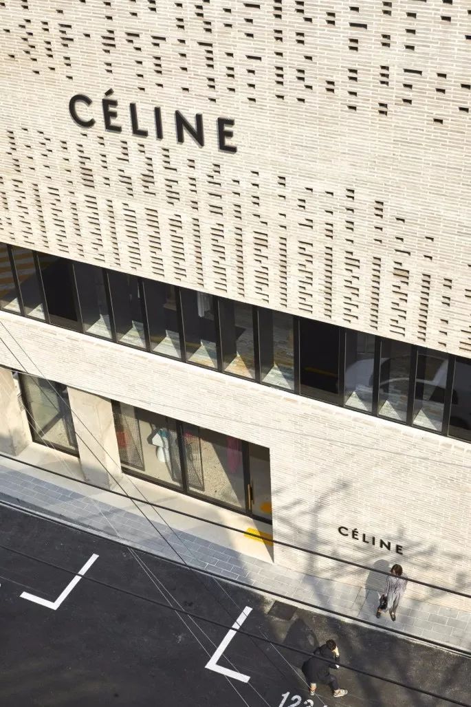 万花筒国际大牌celine专卖店大理石地面真抢眼