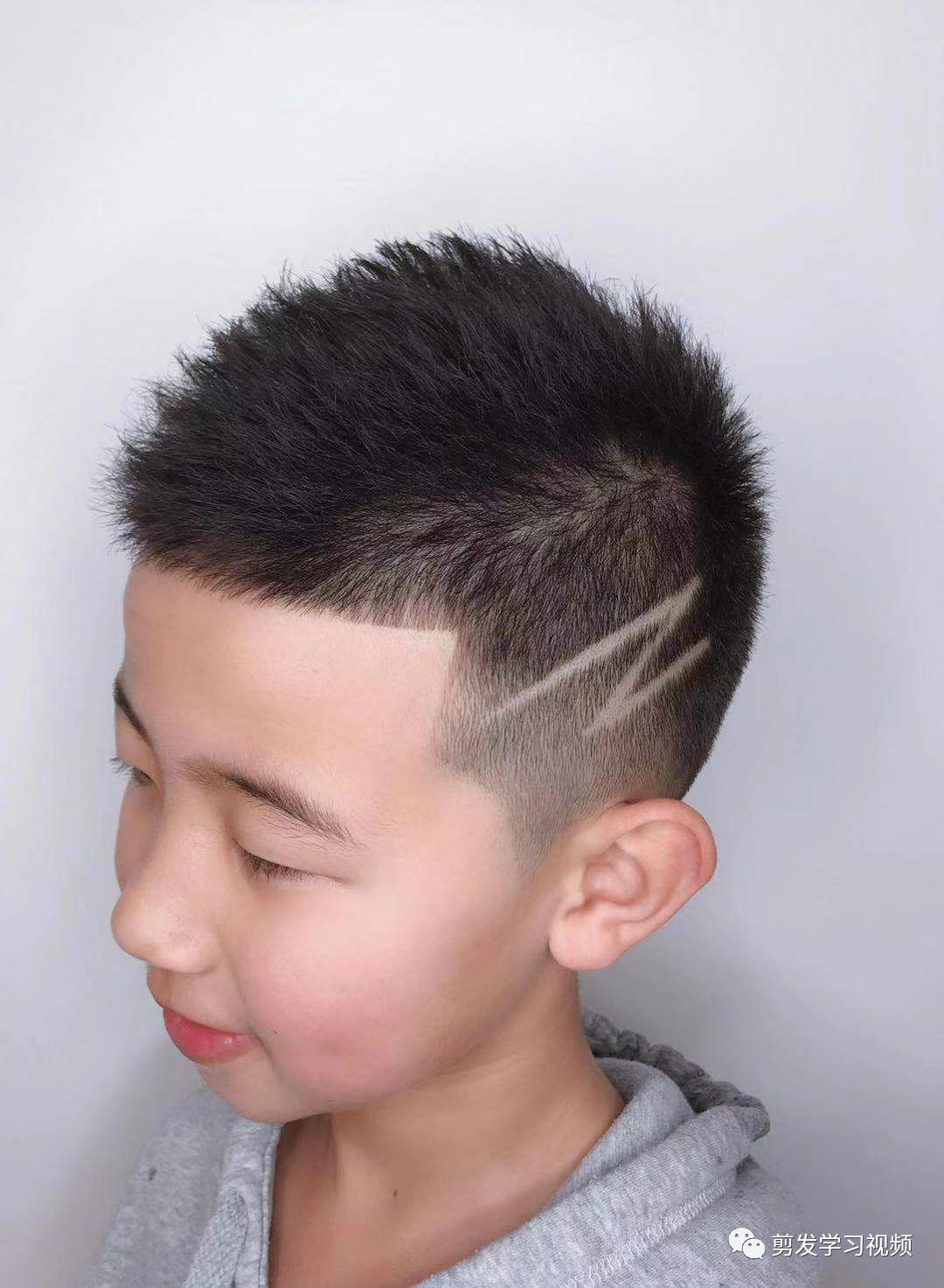 2020最新"小帅哥发型"(30款)