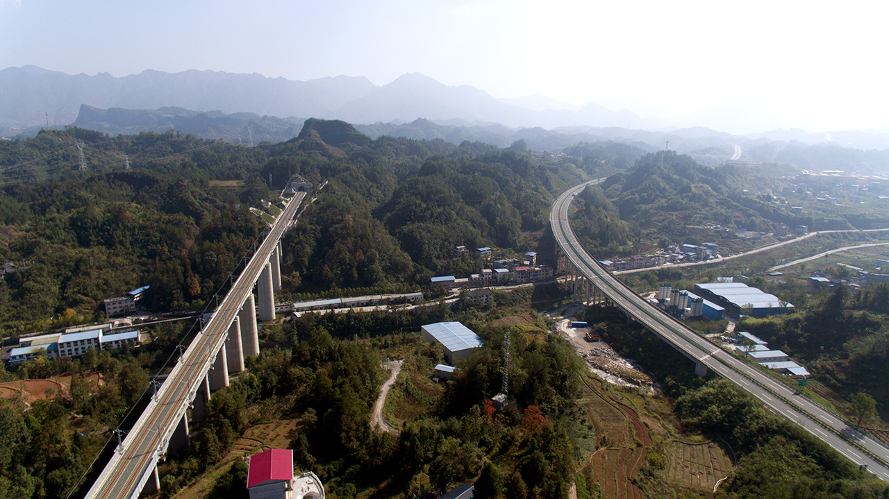 龙山高铁图片