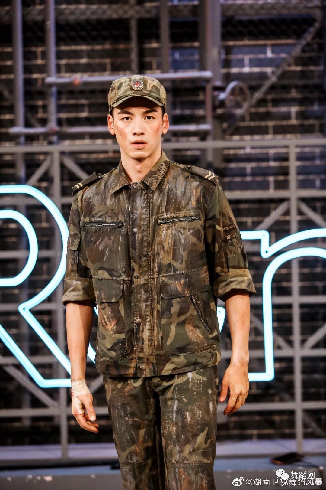 【舞蹈风暴第九期】穿上军装的刘迦太帅了!舞蹈《呼唤》看哭你了吗?