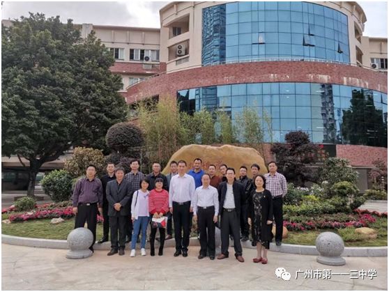 周的跟岗学习,26日贵州省纳雍四中何勇校长一行八人来我校为期两天的