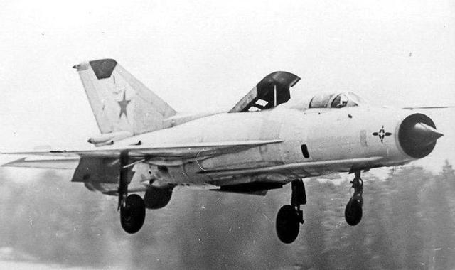 产量超1万架的战机,至今依然在十几个国家服役_米格