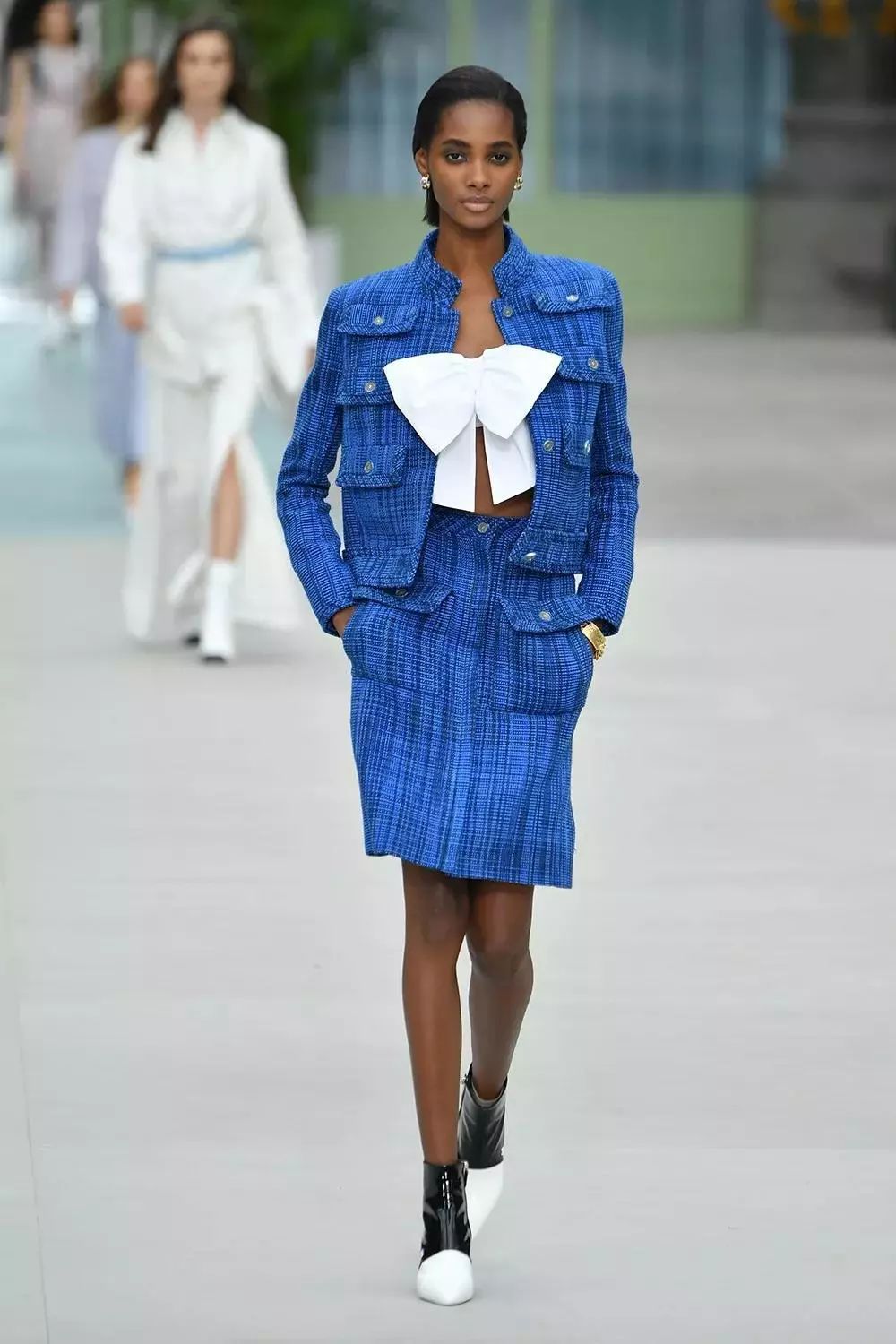 搭乘chanel 巴黎皇宫火车,开启通往新时代的旅程