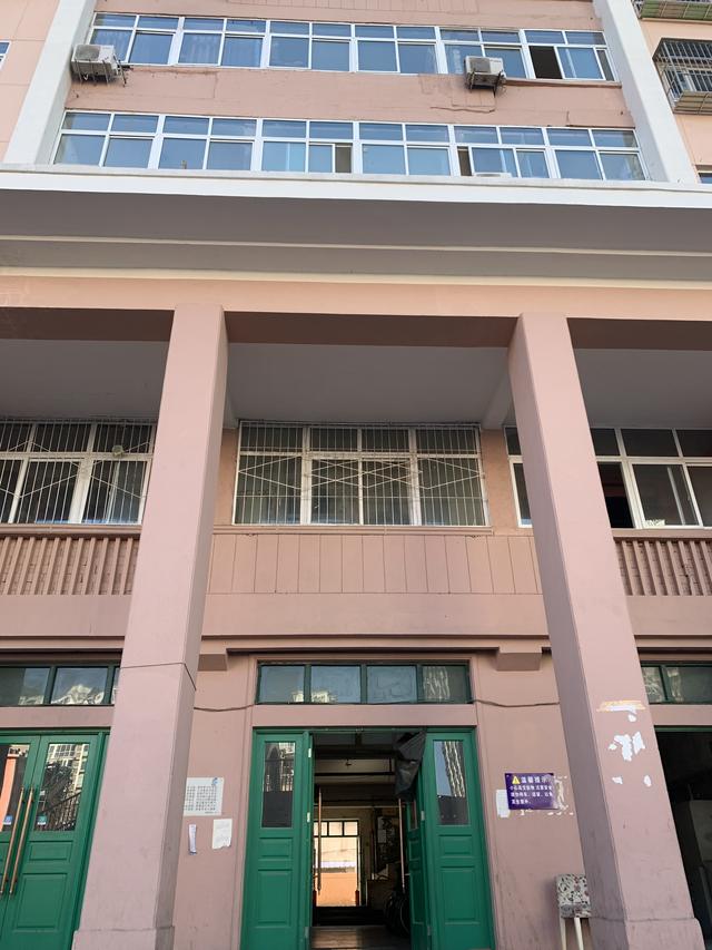 北京这座大楼曾经寄托了人们的共产主义理想,现在变成了这样_安化楼