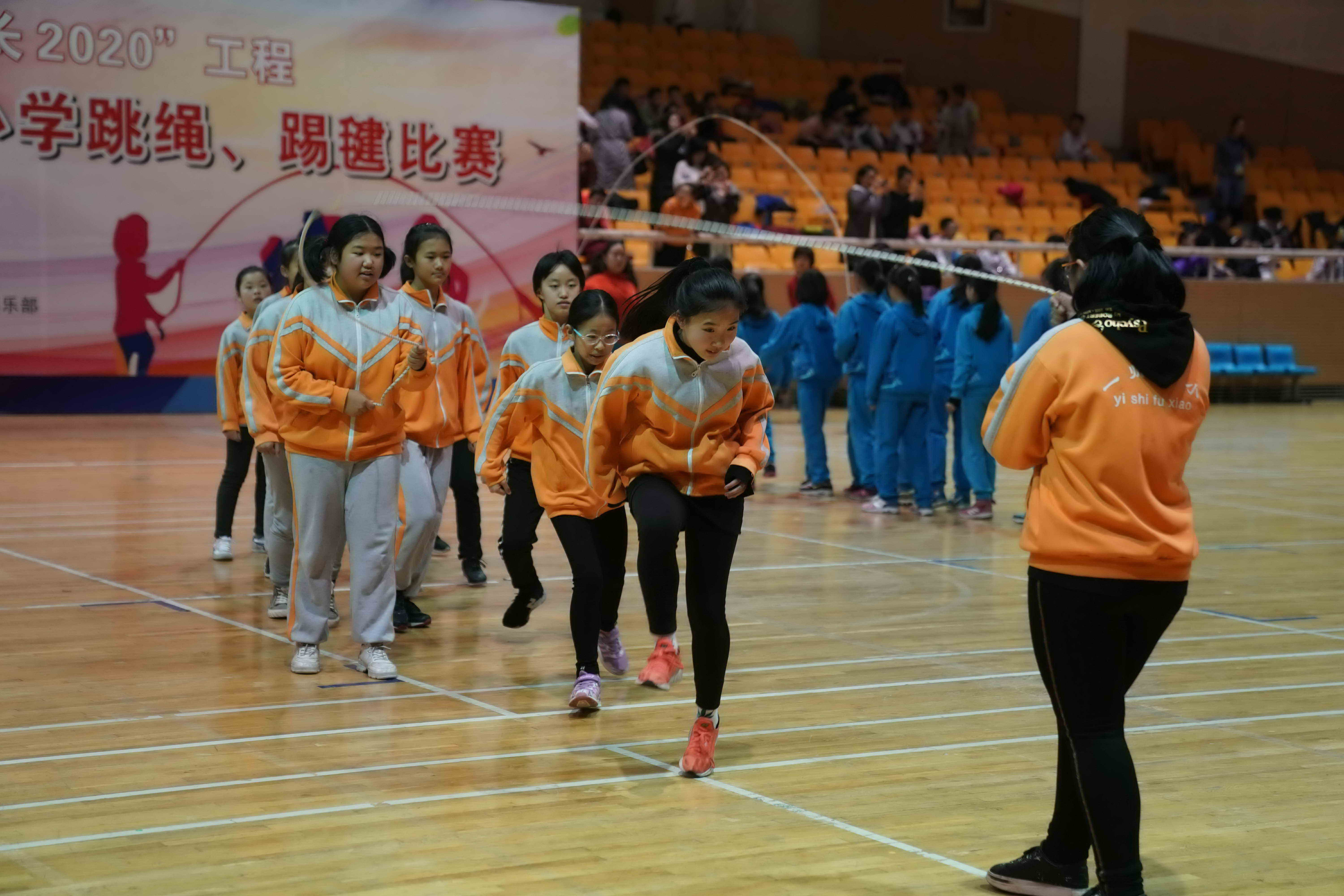 東城區舉辦陽光體育中小學跳繩踢毽比賽板廠小學獲花樣跳繩一等獎