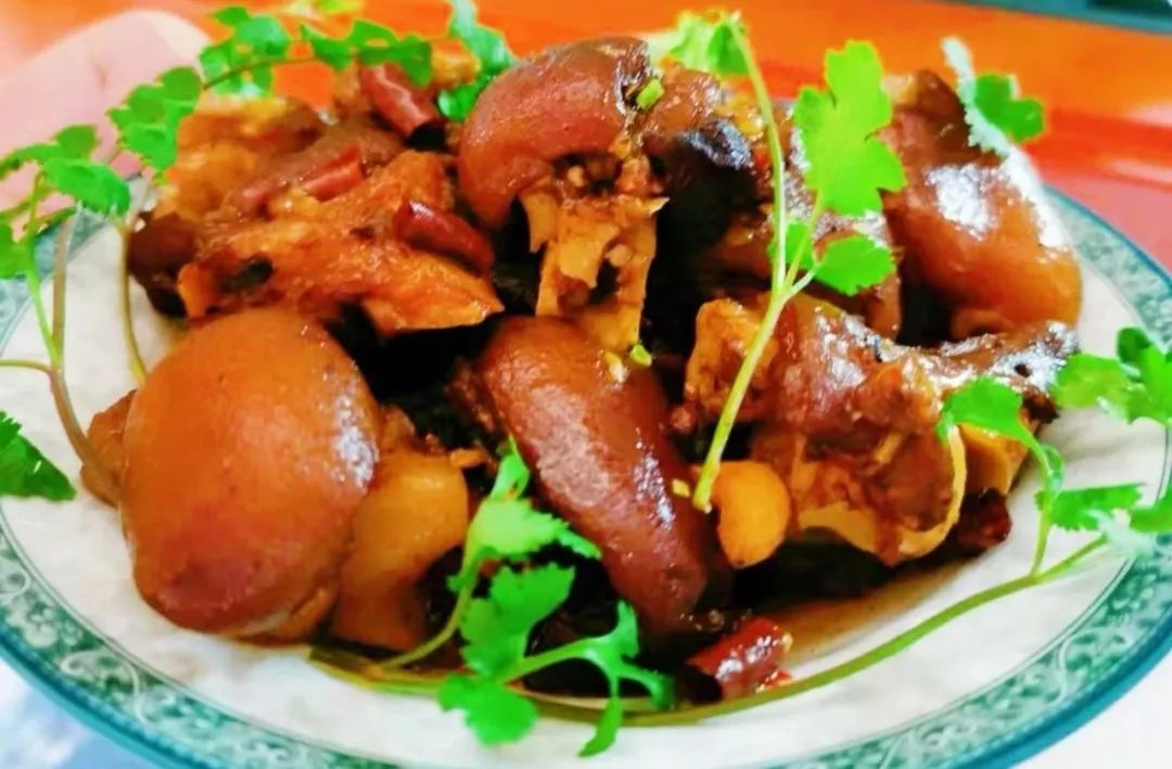 红烧猪蹄,番茄牛腩,金丝虾球,拔丝红薯,红烧