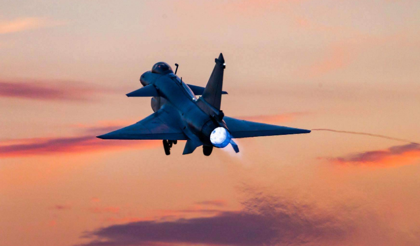 歼10c战机亮相航展,每架仅售4000万美元,巴铁引进依旧很困难