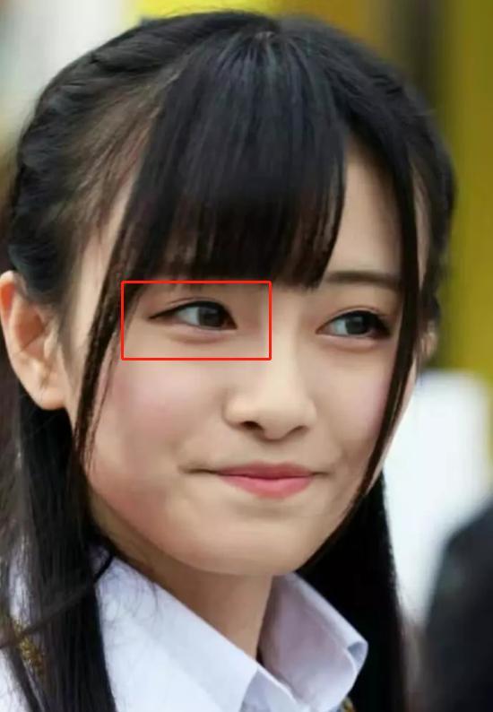 鞠婧祎早期旧照曝光,素颜出街颜值依旧出众,难怪被称三千年美女