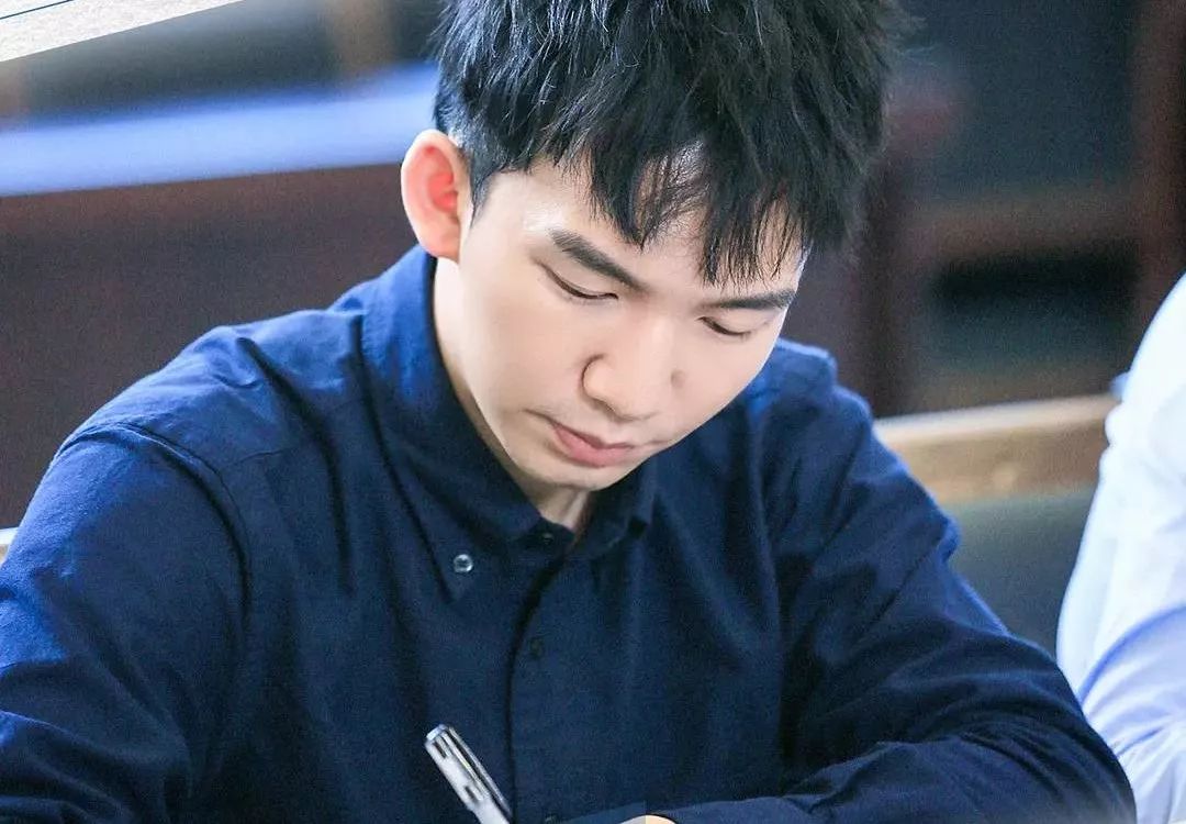 李浩源很懂得如何分派任务,把团队的责任拆解到每个成员身上,而不是把