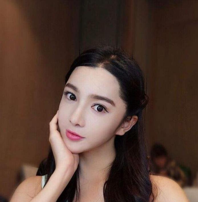 她曾是赵本山最漂亮最有前途的女徒弟,却在26岁裸身酒店坠楼身亡_任娇