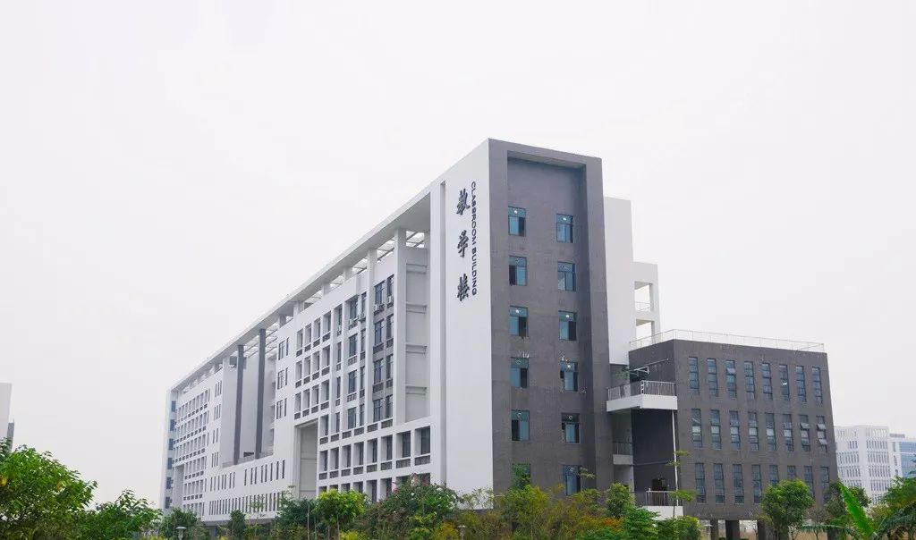 一校两区,坐落羊城海珠校区海珠校区位于广州市海珠区新港中路351号