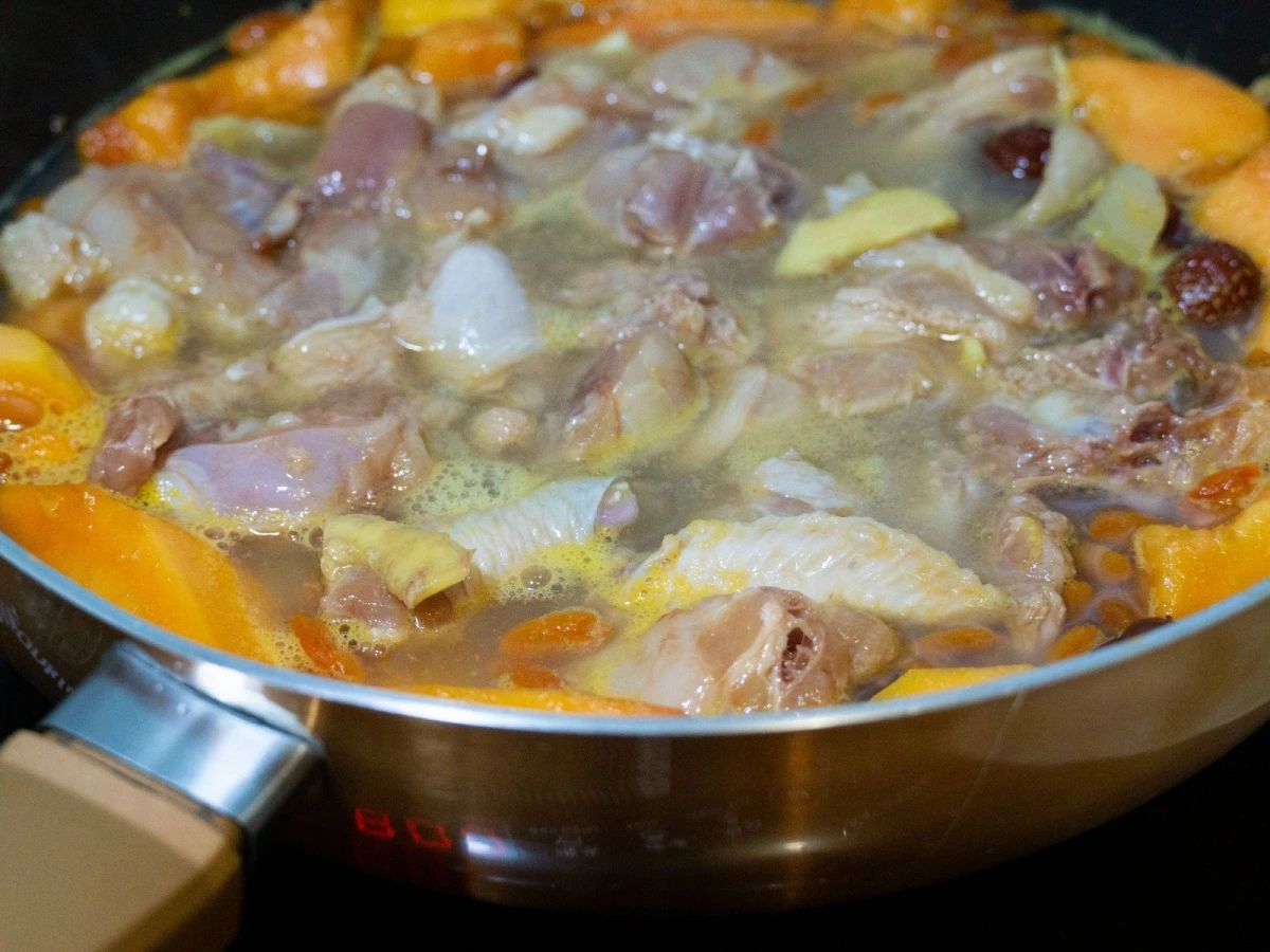 清甜滋润还能喝汤的木瓜浸鸡