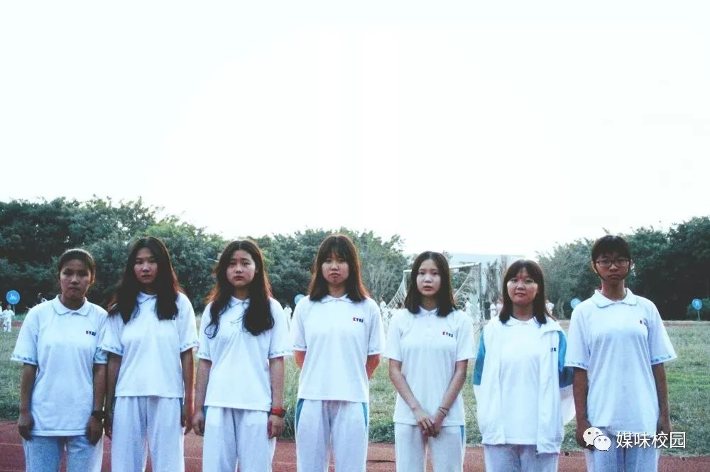潮阳不少中学校服闪亮登场真的太好看啦