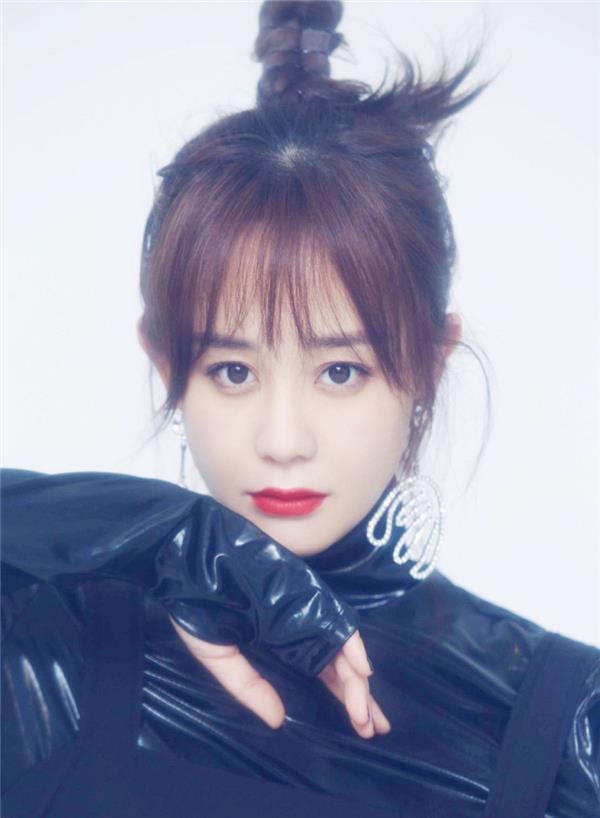 原创远离于小彤后如"整容",海陆近照大变样,网红脸夺目难认出