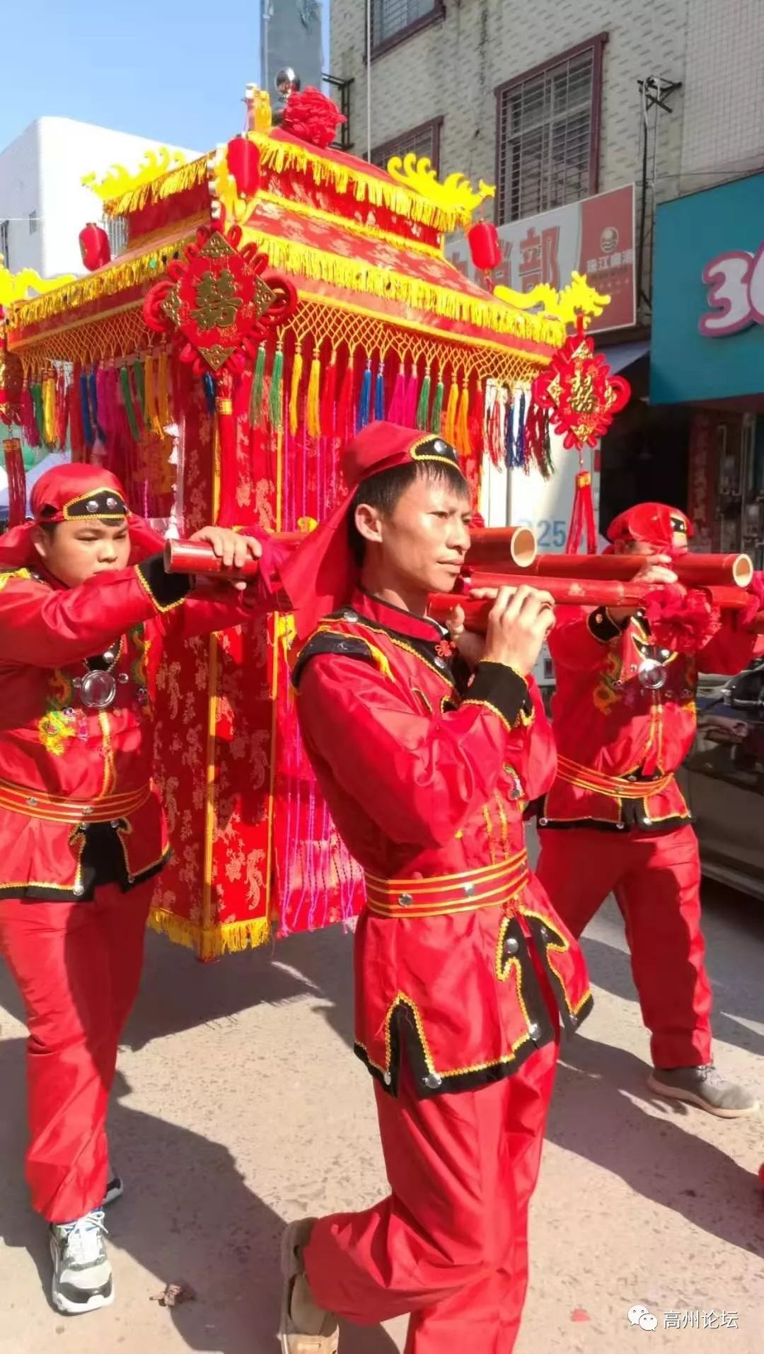 廉江隔离一场中西合璧的婚礼惊艳全市,真正万人空巷,刷爆朋友圈!