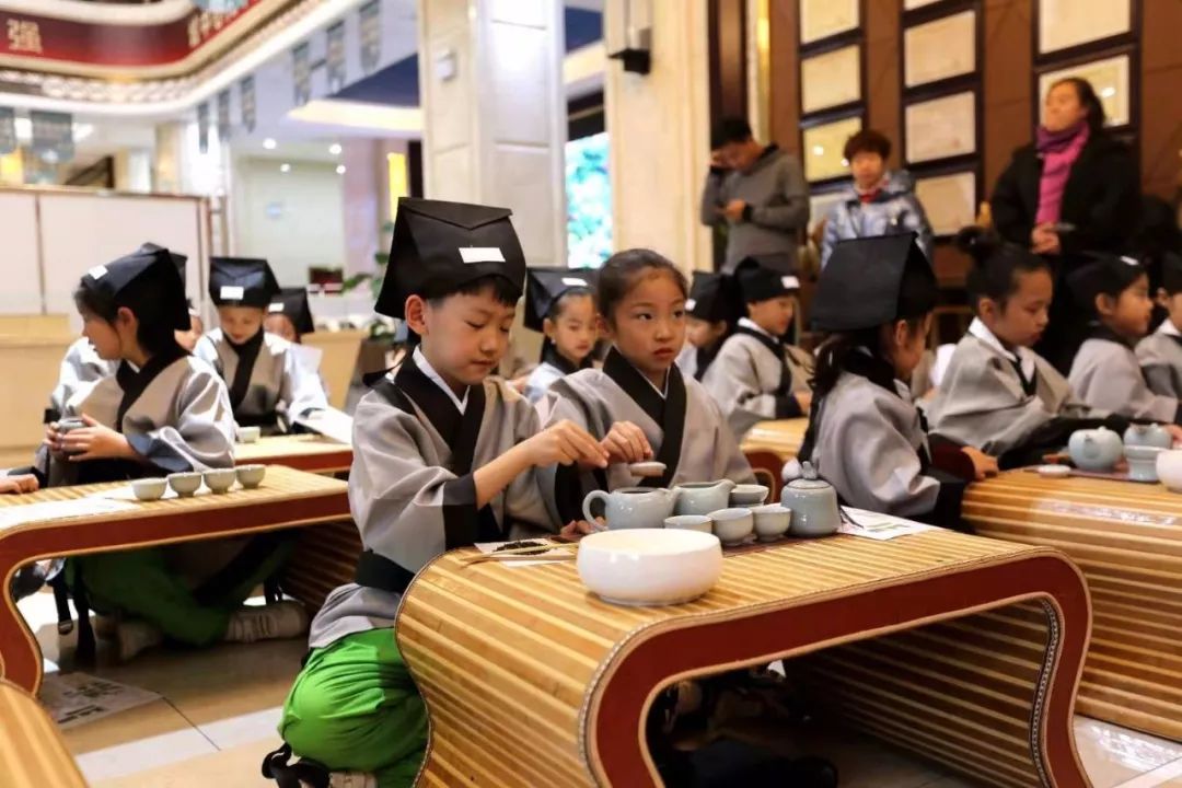 通过本次国学趣味小课堂活动,孩子们不仅亲身体验到茶文化的无穷趣味