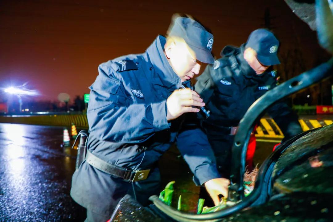 青岛公安发起雷霆4号行动 抓获违法犯罪嫌疑人960余名