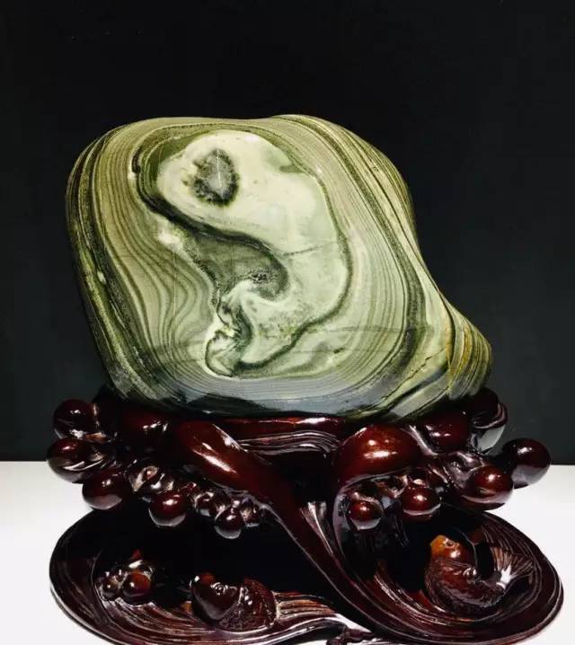 奇石欣赏岁月磨洗唯美石与人生不可辜负