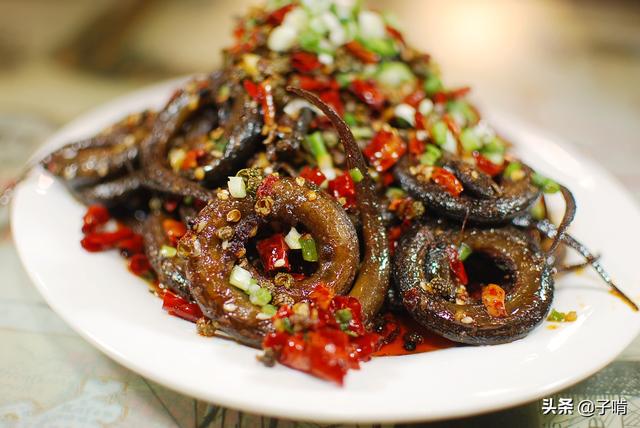 朋友叫着吃饭,来的这家做的是湖北风味小吃,专门店了这里的招牌菜盘鳝
