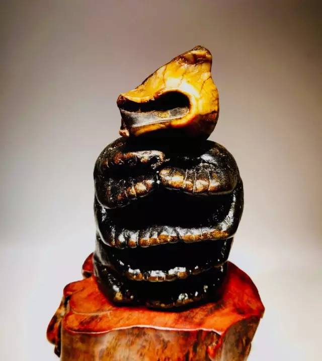 奇石欣赏岁月磨洗唯美石与人生不可辜负