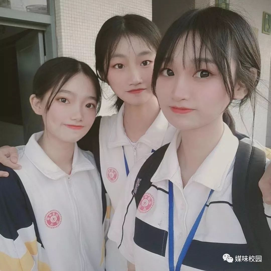 潮阳不少中学校服闪亮登场真的太好看啦