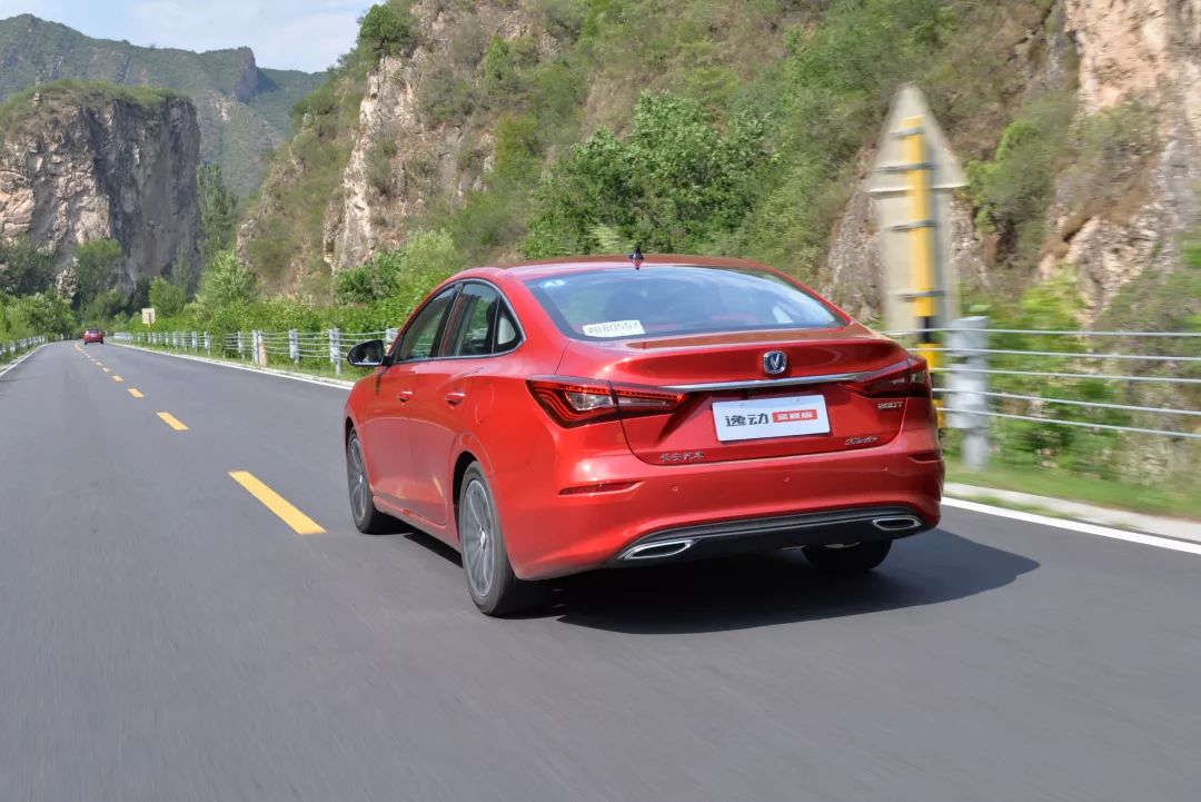 长安逸动蓝鲸版:动力让生活更有激情