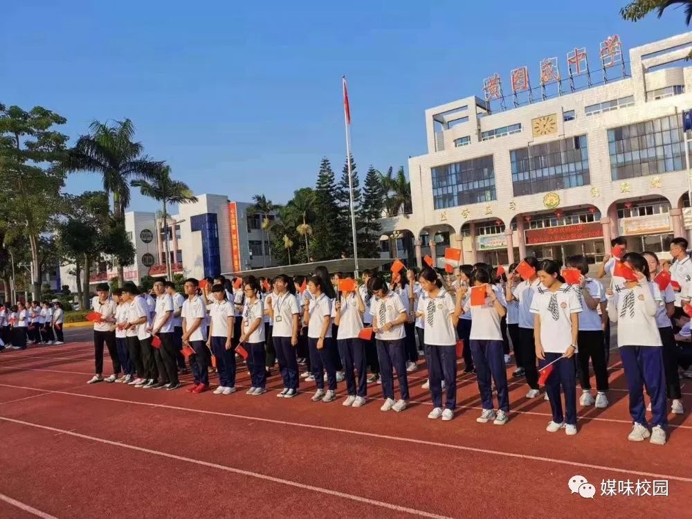 潮阳不少中学校服闪亮登场真的太好看啦